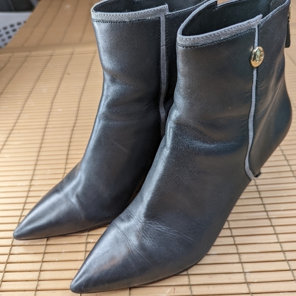 Nine West "Monsoon" women's sz 9M 3" heel back zip black leather ankle boots. Wi